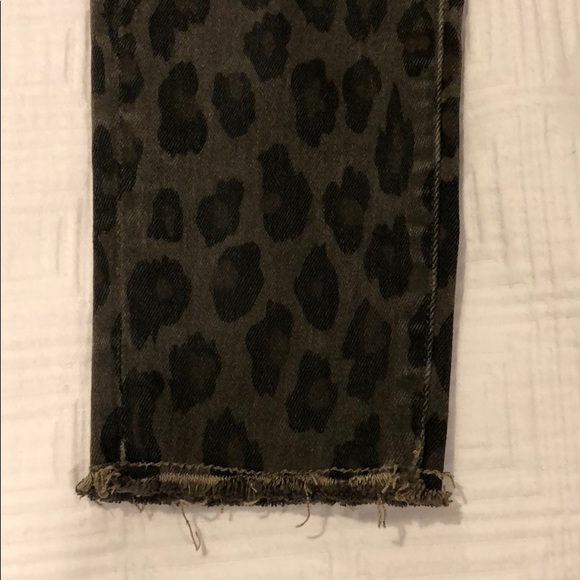 Aqua Frayed Ankle Skinny Jeans in Leopard - Picture 4 of 6